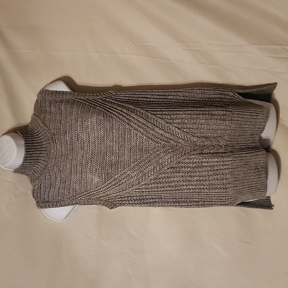 🌺Romeo & Juliet Heather Gray Cable Knit Sleeveless Sweater